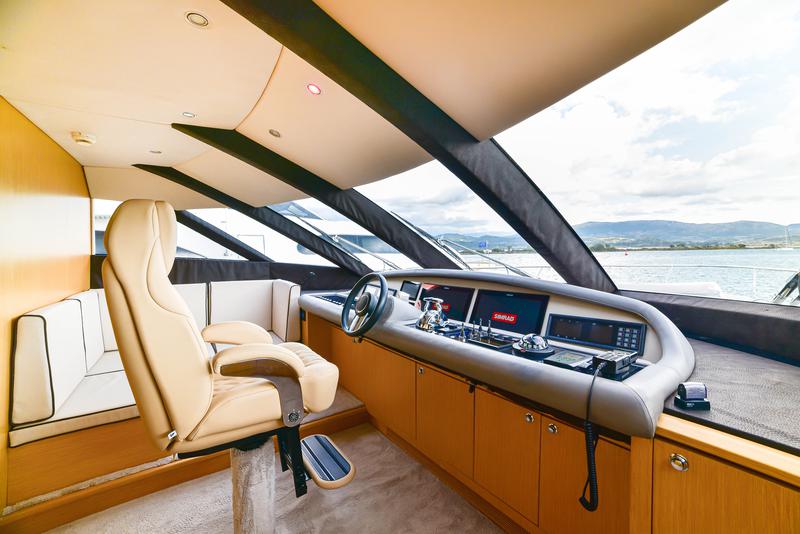 Book yachts online - motorboat - Royal Denship 85 - Stela 117 - rent