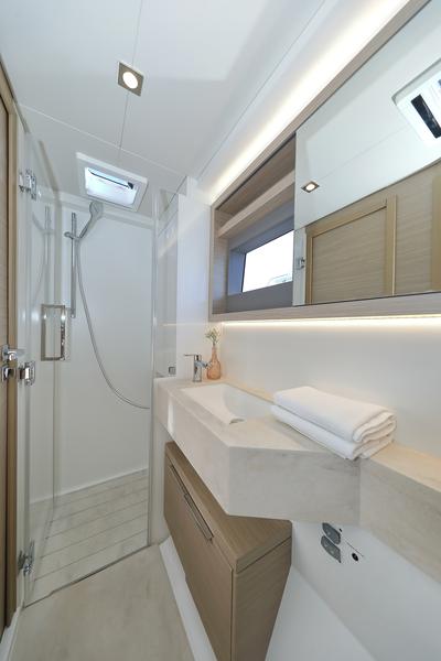 Book yachts online - catamaran - Lagoon 51 - owner version - SERENDIPITY - rent