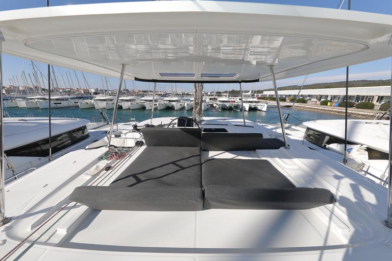 Book yachts online - catamaran - Lagoon 46 - WHY NOT - rent