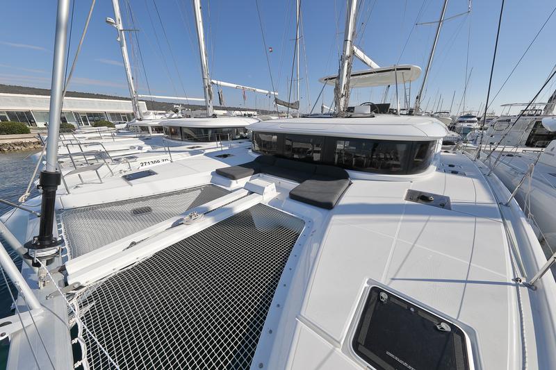 Book yachts online - catamaran - Lagoon 46 - WHY NOT - rent