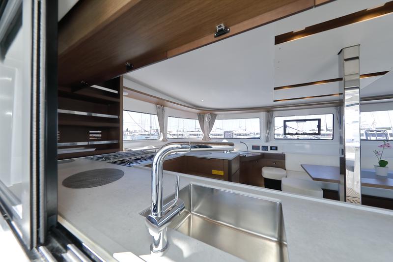 Book yachts online - catamaran - Lagoon 46 - WHY NOT - rent