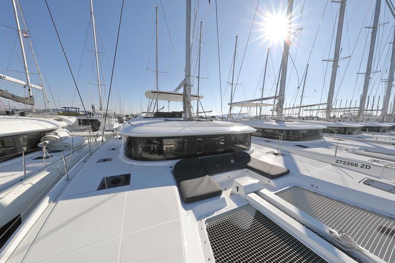 Book yachts online - catamaran - Lagoon 46 - WHY NOT - rent