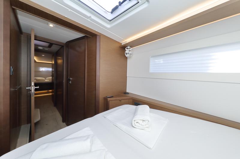 Book yachts online - catamaran - Lagoon 46 - WHY NOT - rent