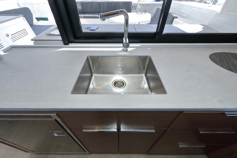 Book yachts online - catamaran - Lagoon 46 - WHY NOT - rent