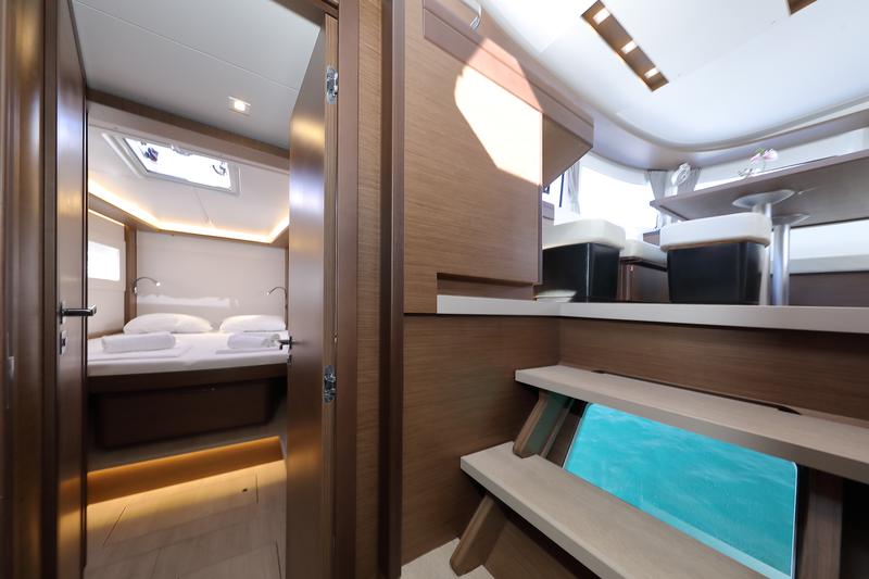 Book yachts online - catamaran - Lagoon 46 - WHY NOT - rent