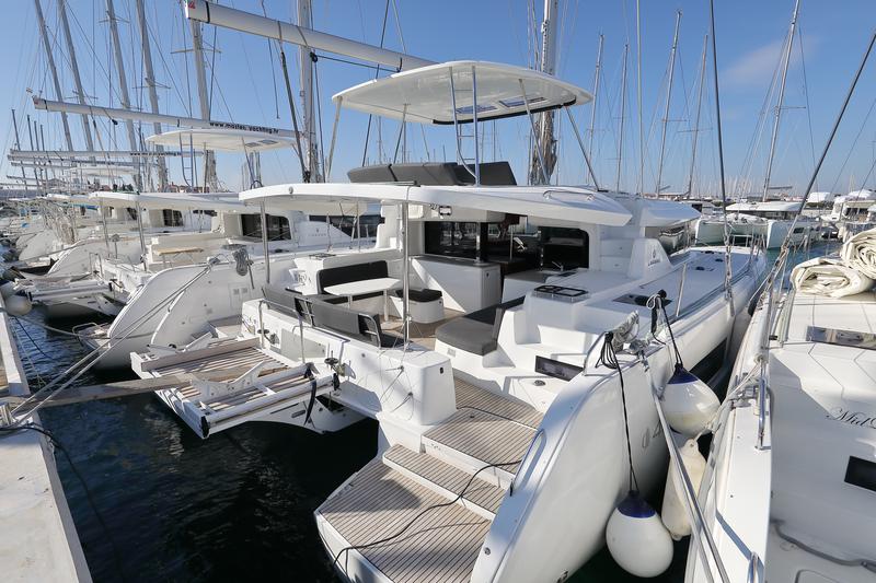 Book yachts online - catamaran - Lagoon 46 - WHY NOT - rent