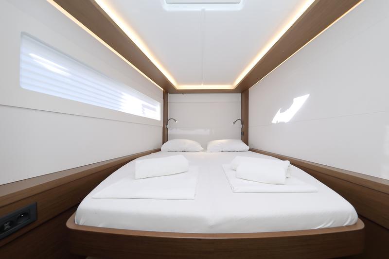 Book yachts online - catamaran - Lagoon 46 - WHY NOT - rent