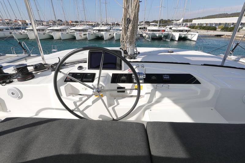 Book yachts online - catamaran - Lagoon 46 - WHY NOT - rent