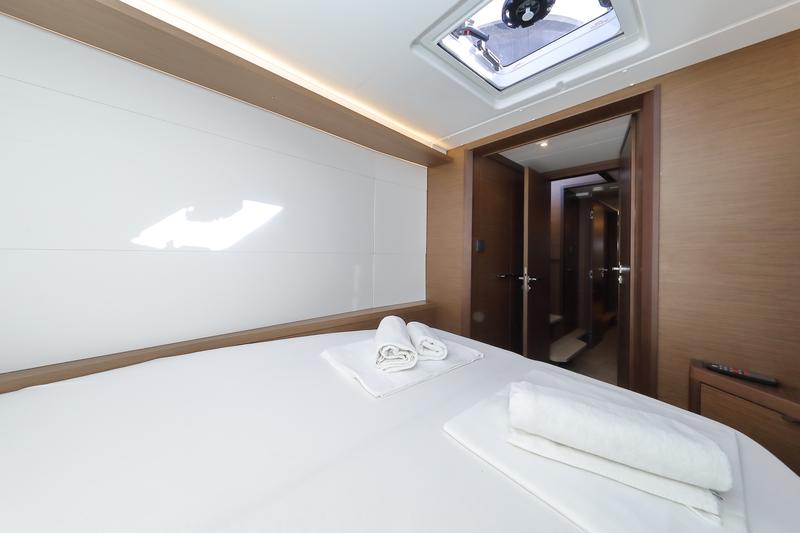 Book yachts online - catamaran - Lagoon 46 - WHY NOT - rent