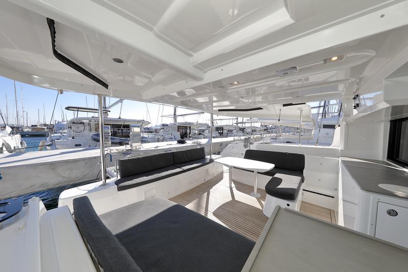 Book yachts online - catamaran - Lagoon 46 - WHY NOT - rent