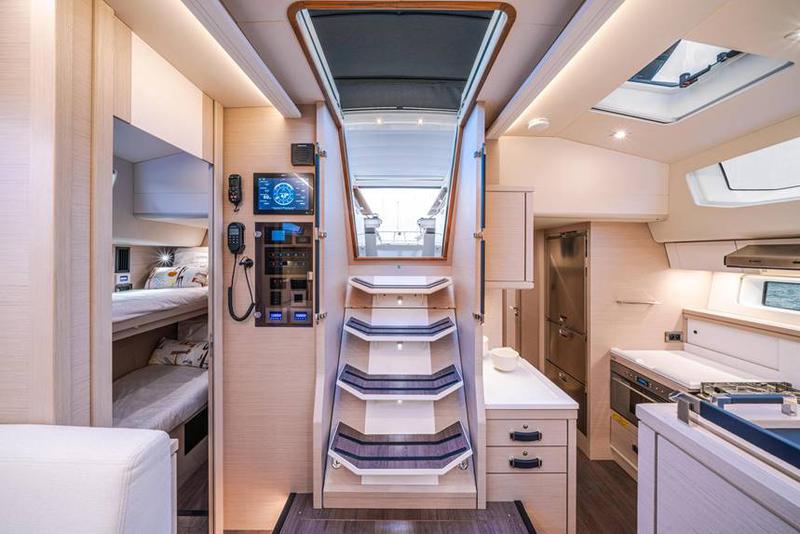 Book yachts online - sailboat - Jeanneau 65 - Uranos - rent