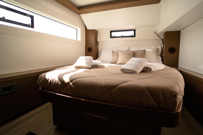 Book yachts online - catamaran - Lagoon 46 - Omnia - rent
