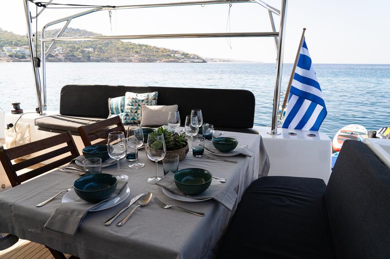 Book yachts online - catamaran - Lagoon 46 - Omnia - rent