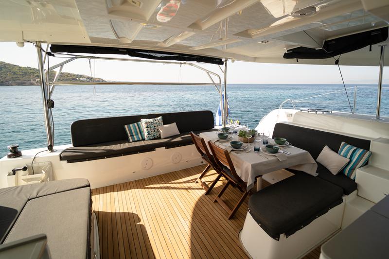 Book yachts online - catamaran - Lagoon 46 - Omnia - rent
