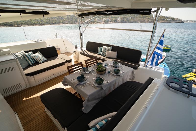 Book yachts online - catamaran - Lagoon 46 - Omnia - rent