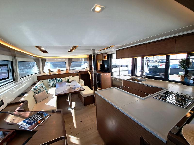 Book yachts online - catamaran - Lagoon 46 - Omnia - rent