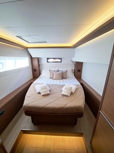 Book yachts online - catamaran - Lagoon 46 - Omnia - rent