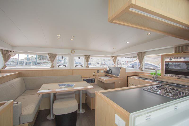 Book yachts online - catamaran - Lagoon 400 S2 - Cata Loca - rent