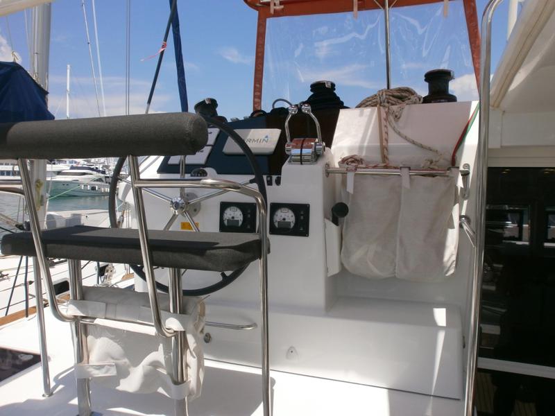 Book yachts online - catamaran - Lagoon 400 S2 - Cata Loca - rent