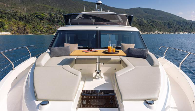 Book yachts online - motorboat - Absolute 47 Fly - Riaz Tahia - rent
