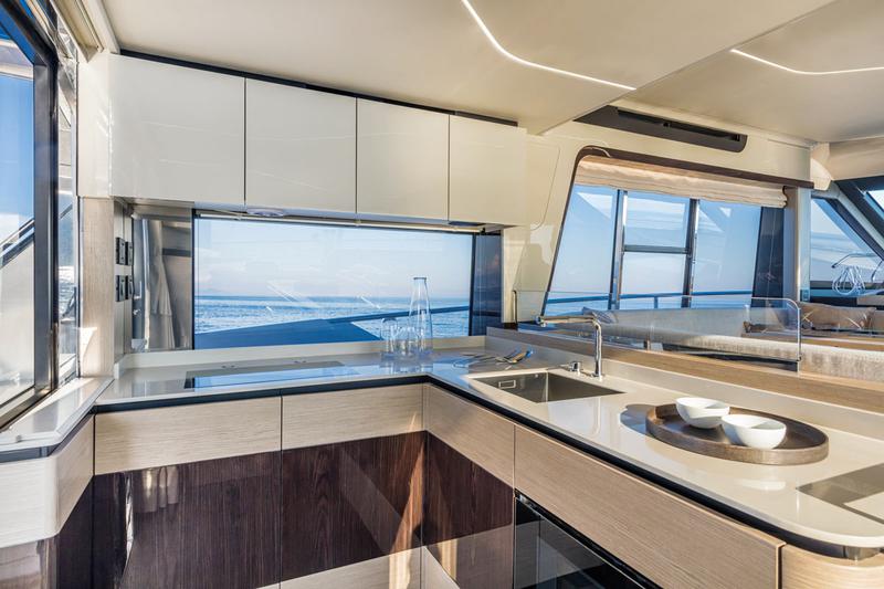 Book yachts online - motorboat - Absolute 47 Fly - Riaz Tahia - rent