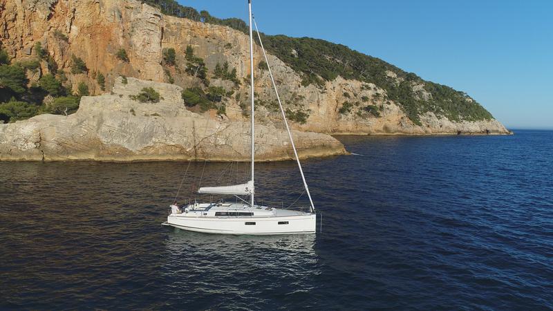 Book yachts online - sailboat - Oceanis 38.1 - Dancefloor - rent