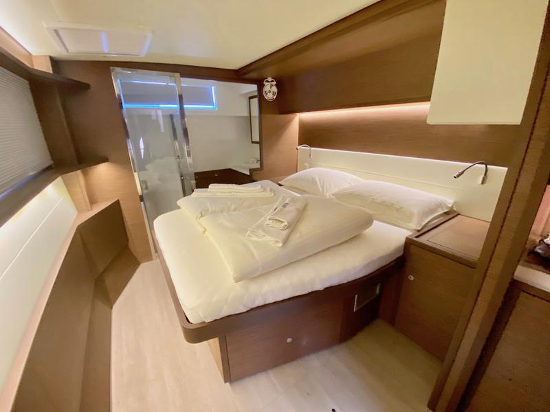 Book yachts online - catamaran - Lagoon 52-5 - TIGA - rent