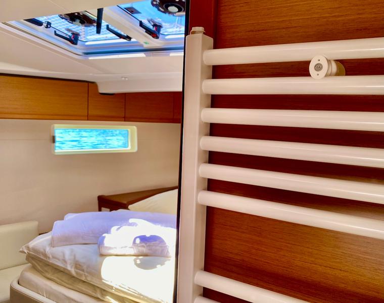 Book yachts online - sailboat - Jeanneau 51 - KATRINA - rent