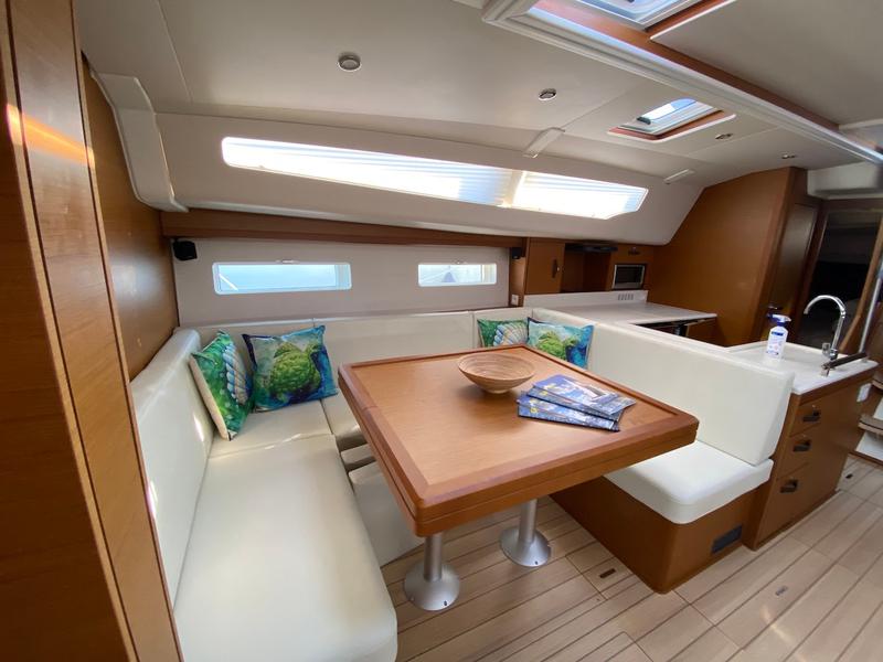 Book yachts online - sailboat - Jeanneau 51 - KATRINA - rent