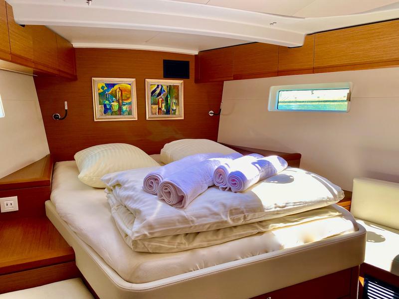 Book yachts online - sailboat - Jeanneau 51 - KATRINA - rent