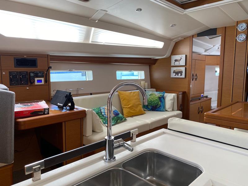 Book yachts online - sailboat - Jeanneau 51 - KATRINA - rent