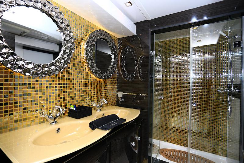 Book yachts online - powercatamaran - Sunreef 70 Power - CLOUDS - rent