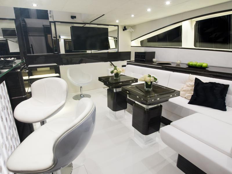 Book yachts online - powercatamaran - Sunreef 70 Power - CLOUDS - rent