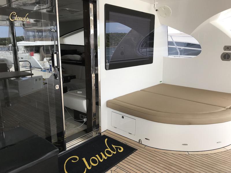Book yachts online - powercatamaran - Sunreef 70 Power - CLOUDS - rent