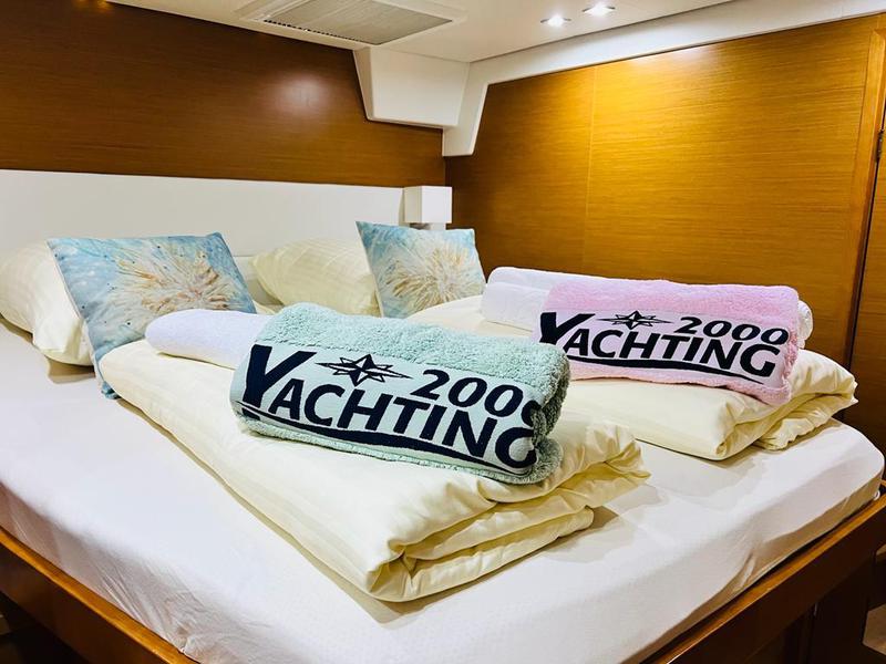 Book yachts online - catamaran - Lagoon 560 - ICEBERG  - rent