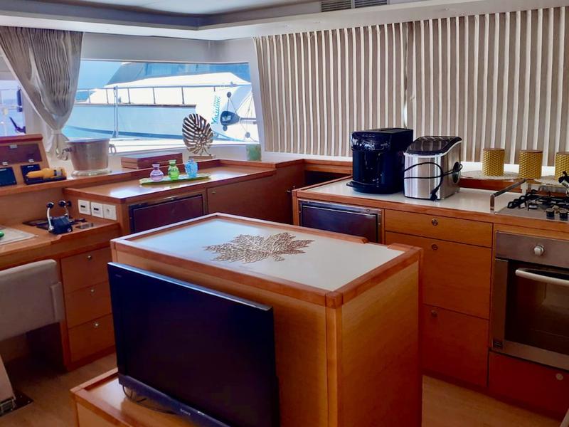 Book yachts online - catamaran - Lagoon 560 - ICEBERG  - rent