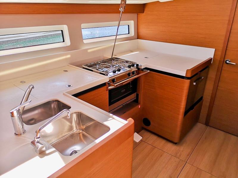 Book yachts online - sailboat - Sun Odyssey 490 - PERSIK - rent