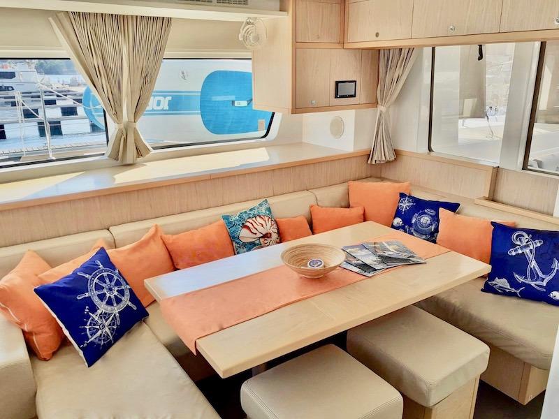 Book yachts online - catamaran - Lagoon 52-4 - JESSY - rent
