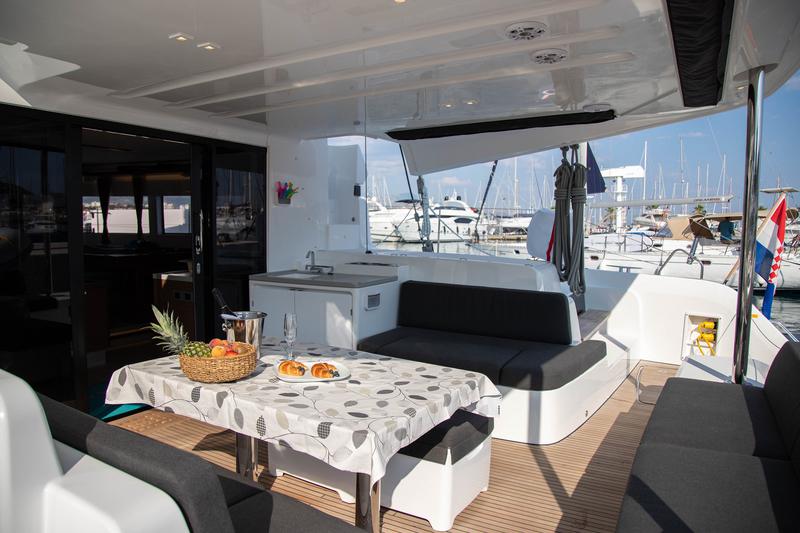 Book yachts online - catamaran - Lagoon 50 LUX elegance - TWIN JOY - rent