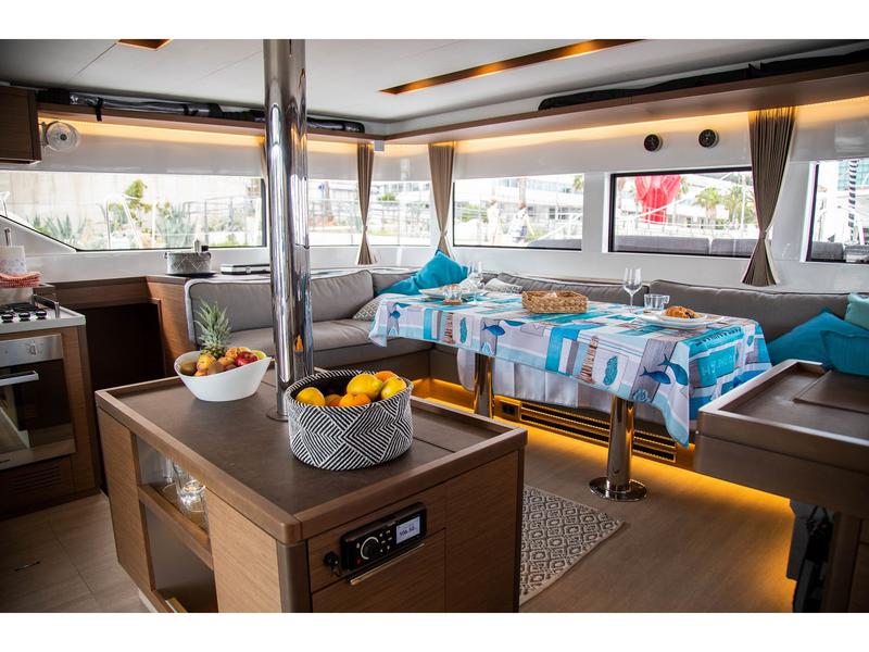 Book yachts online - catamaran - Lagoon 50 LUX elegance - TWIN JOY - rent