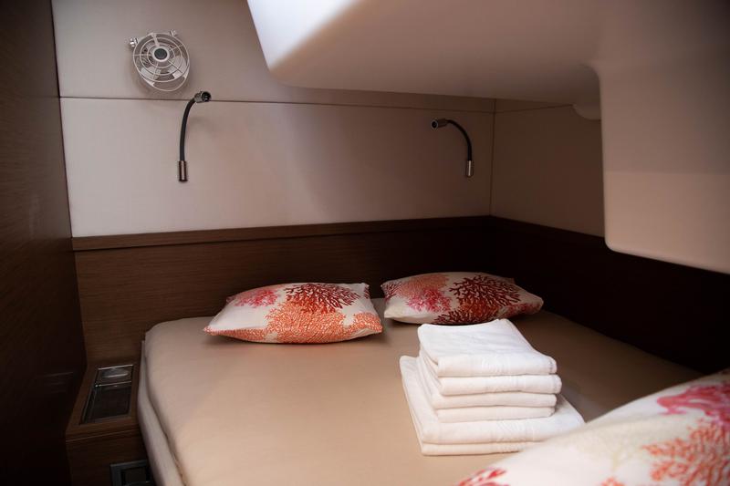 Book yachts online - catamaran - Lagoon 50 LUX elegance - TWIN JOY - rent