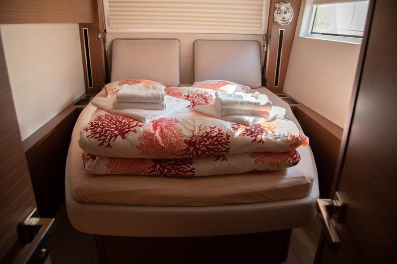 Book yachts online - catamaran - Lagoon 50 LUX elegance - TWIN JOY - rent