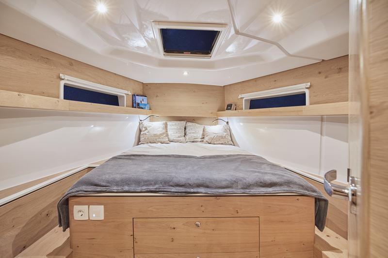 Book yachts online - sailboat - Elan Impression 43 NEW - ZARA - rent