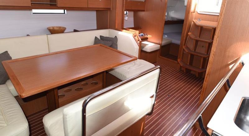 Book yachts online - sailboat - Bavaria Cruiser 40 - Eurybia - rent