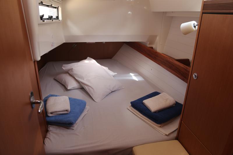 Book yachts online - sailboat - Bavaria Cruiser 40 - Eurybia - rent
