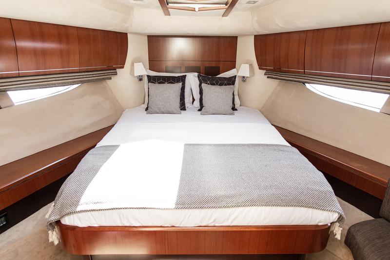 Book yachts online - motorboat - Galeon 640 Fly - Le Chiffre - rent