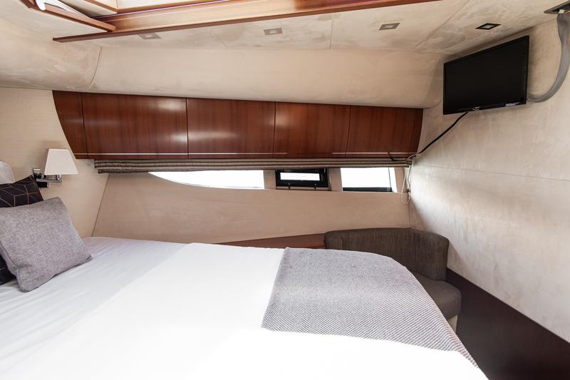 Book yachts online - motorboat - Galeon 640 Fly - Le Chiffre - rent
