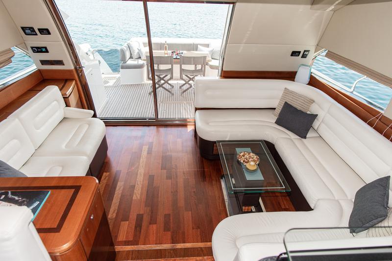 Book yachts online - motorboat - Galeon 640 Fly - Le Chiffre - rent