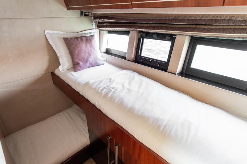 Book yachts online - motorboat - Galeon 640 Fly - Le Chiffre - rent
