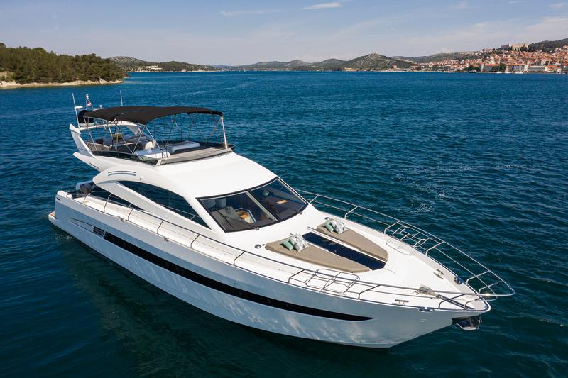 Book yachts online - motorboat - Galeon 640 Fly - Le Chiffre - rent